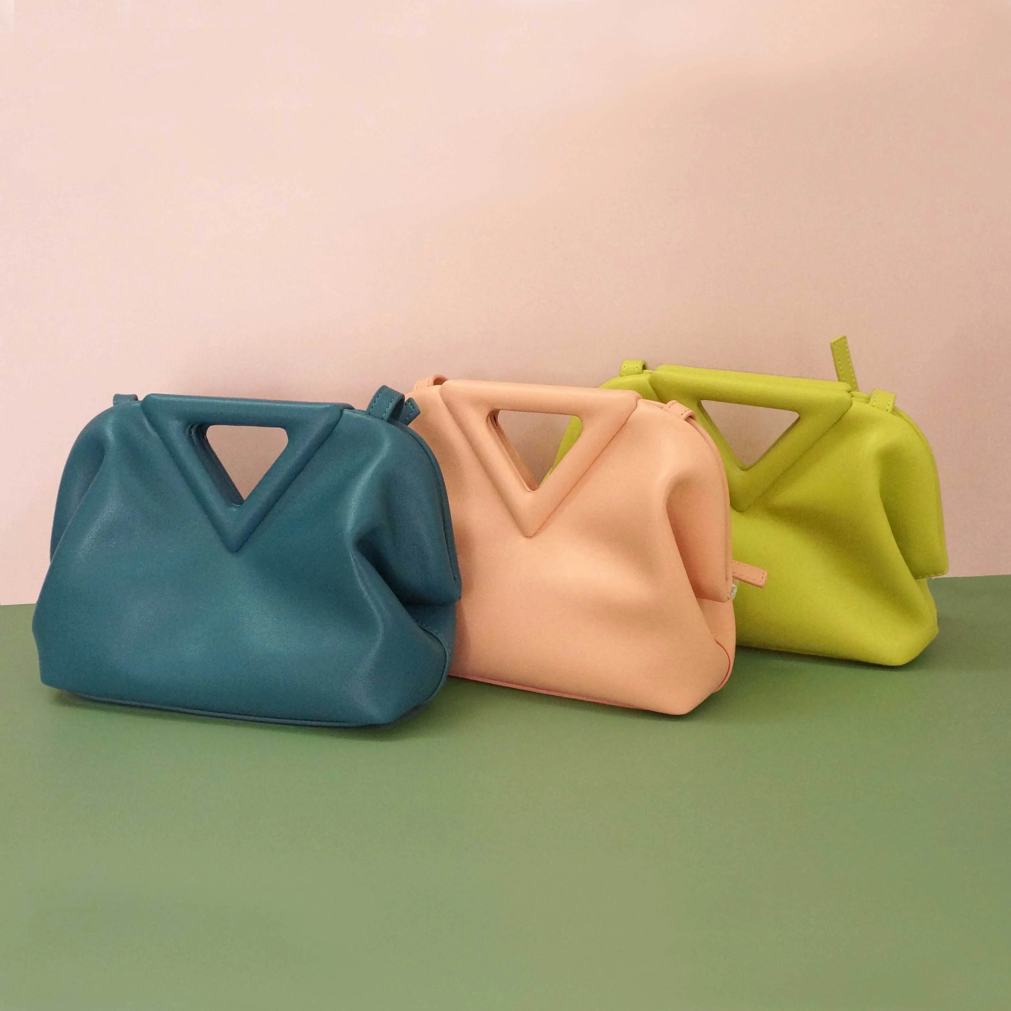 

2021 Inverted Triangle Handle Soft Leather Clutch Bag Women Luxury Fashion Candy Colorful Crossbody Hobo Clip Purse HandBag