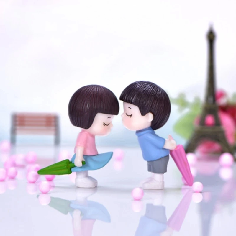 ZOCDOU 2 Pieces Cute Umbrella Couple Doll Decoration Bachelor Costume Garden Home Car Desk Crafts Miniatures Decor Ornament |
