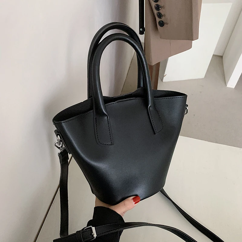 

New Woman Shoulder Bag Fashionable Simple Chain Messenger Bag High Quality Luxury Designer Handbag 2021 New Female Underarm Bag