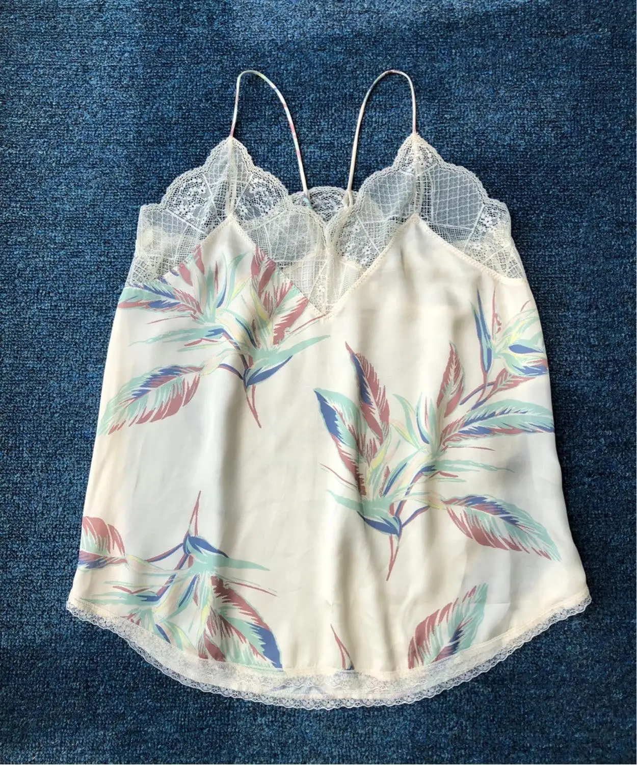

100% Viscose New sexy V-neck Stitching lace Women camis vest sling tank top sleeveless