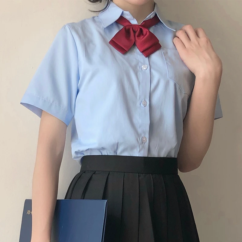 Блузка женская летняя с коротким рукавом и V-образным вырезом | Тематическая