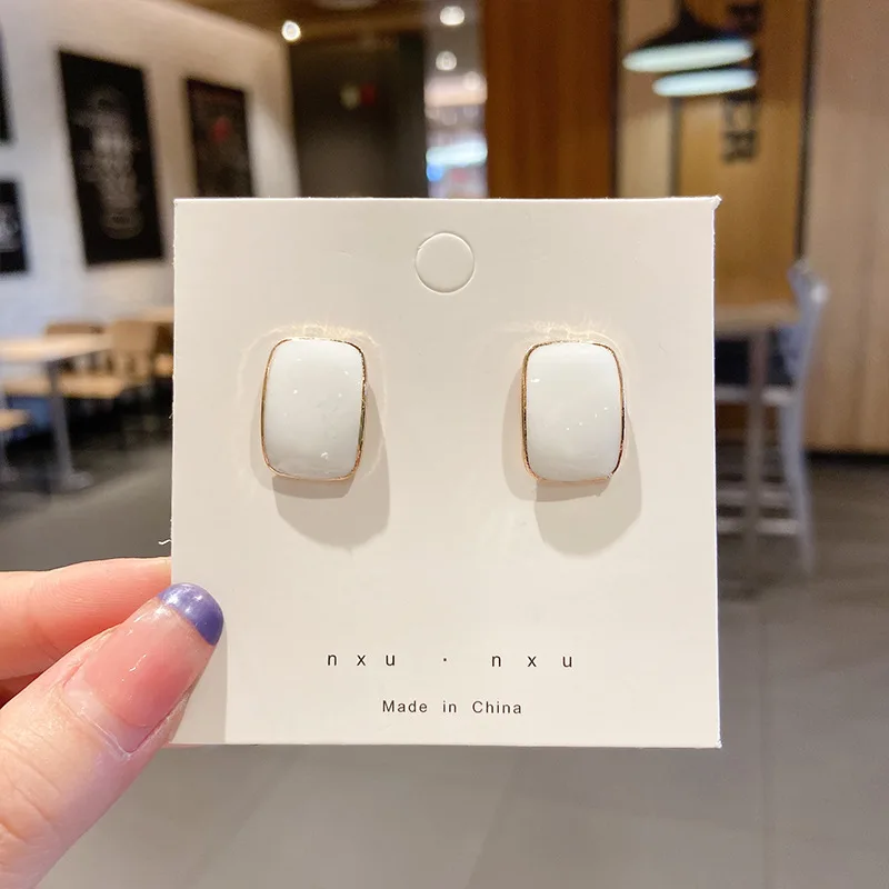 

Simple Personality Pierced Earrings Round Animal Earrings Female Silver Girl Fashion Jewelry Gifts 2021 Trend