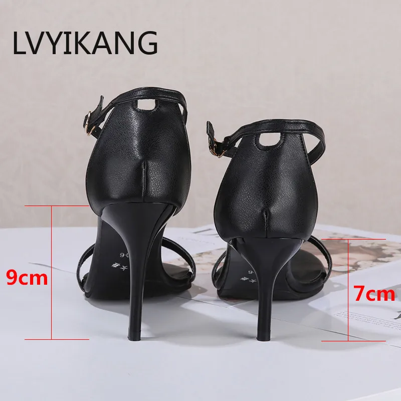 Босоножки женские на высоком каблуке из искусственной кожи телесного цвета |