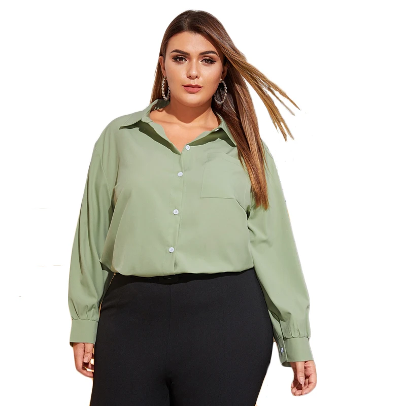 SHEIN плюс Размеры зеленый с передним карманом: Однотонная рубашка, блуза Для женщин Демисезонный отложной воротник длинный рукав Повседневное плюс Топ Блузки
