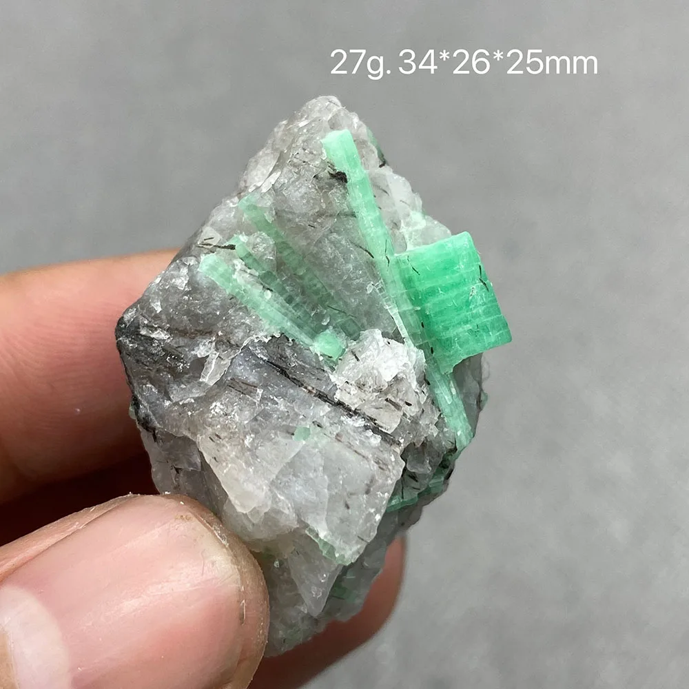 

100% Natural green emerald mineral gem-grade crystal specimens stones and crystals quartz crystals