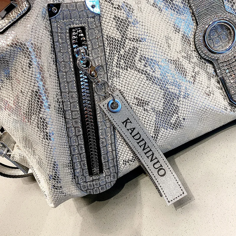 Женская кожаная сумка на плечо со стразами