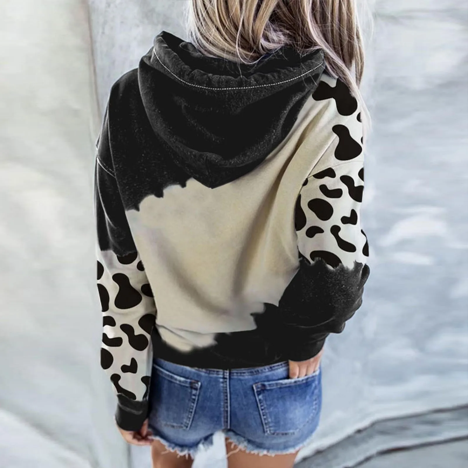 

Women's Cute Cow Print T-shirts Long Sleeve Round Neck Casual Hooded T-shirt Winter Clothes Women Streetwear Poleras 2021 New