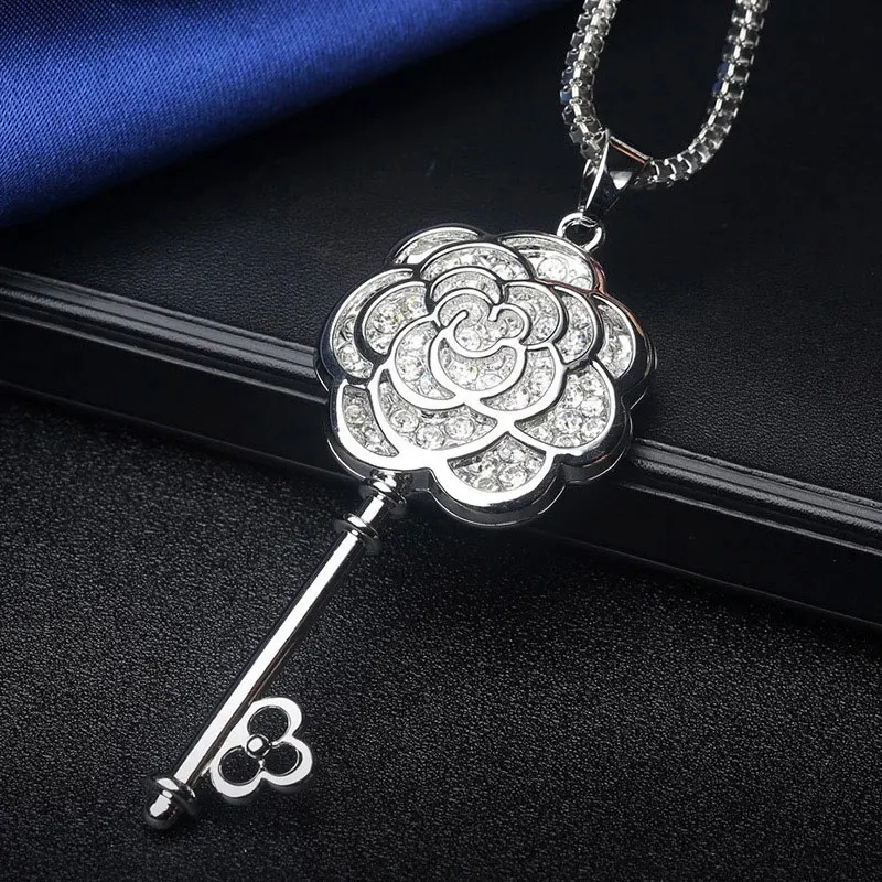 Винтажное ожерелье серебряного цвета с кулоном в виде ключа для женщин длинная