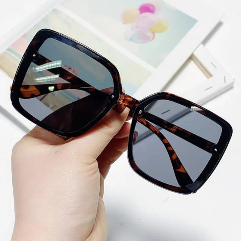 

Очки солнцезащитные женские квадратные, градиентные, розовые