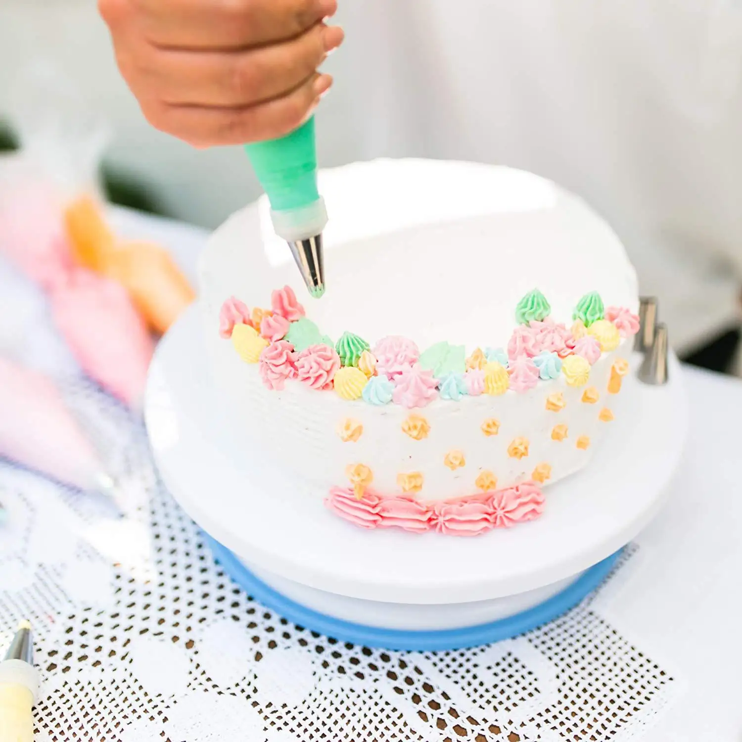 

GZTZMY 116pcs Set 1 Non-slip Turntable 55 Nozzles 1 Reusable Pastry Bag 50 Disposable Pastry Bag 2 Spatula 9 Silicone Cups, Etc