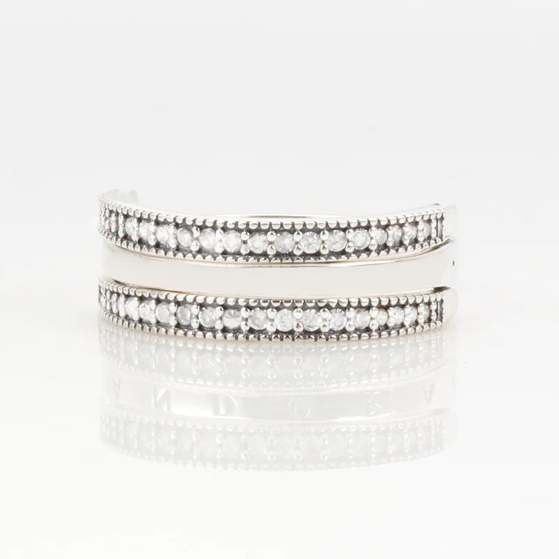 Женское кольцо из серебра 925 пробы с кристаллом