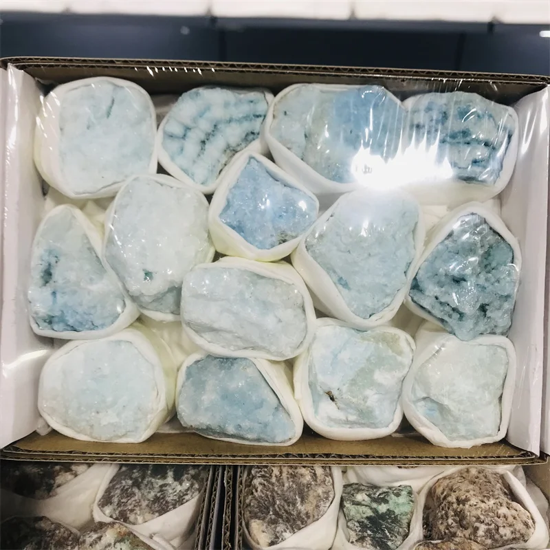 

Natural crystal blue striped stone gift box Box of crystal clustered stone mineral specimens rough irregular decorative gift hea