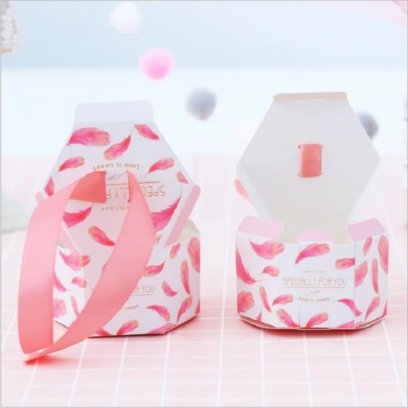 Подарочная коробка для подарков и сувениров на свадьбу с розовыми - Фото №1