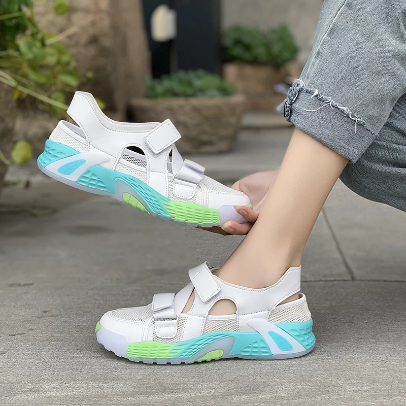 

Flat sandals female summer new velcro hollow daddy shoes new lightweight non-slip hole shoes Z620