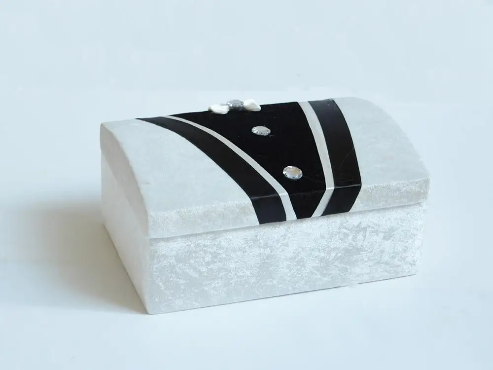 

Groom Figured Velvet case Packing Cream