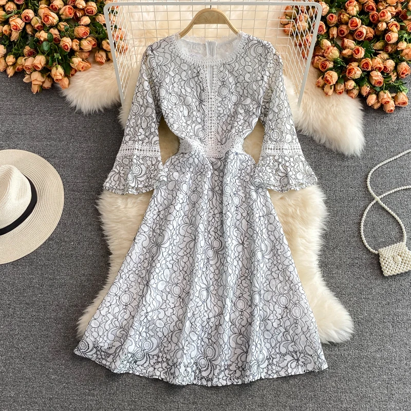 

Vintage Round Neck White Hollow Out Lace Dress Women Casual High Waist Flare Long Sleeve A-Line Robe Female Vestidos 2021 Autumn