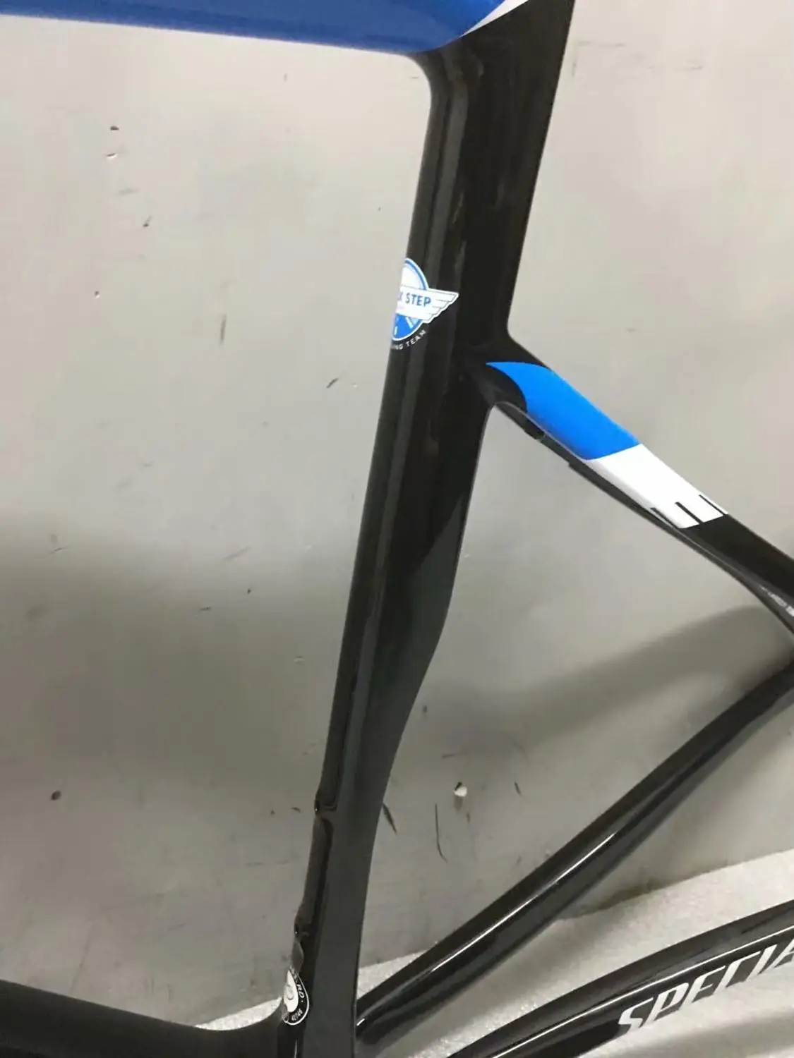 

2019 700c carbon road disc brake bicycle 1:1 NEW Coating Di2 electronic shifting thru AXle 100*12mm 142*12mm Frameset