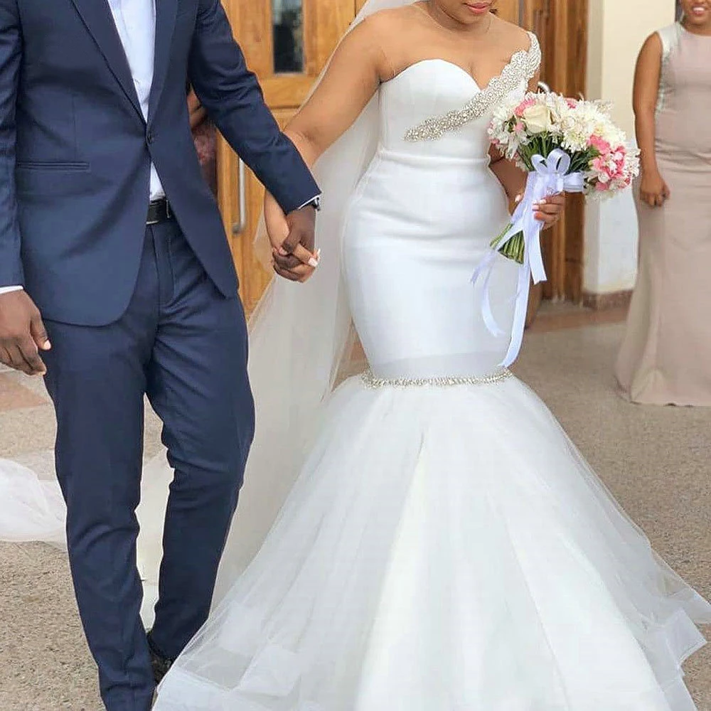 

Elegant Mermaid Wedding Dress 2020 Bridal Gown African Bride Dresses Sexy O Neck Illusion Back Beading Crystal Plus Size