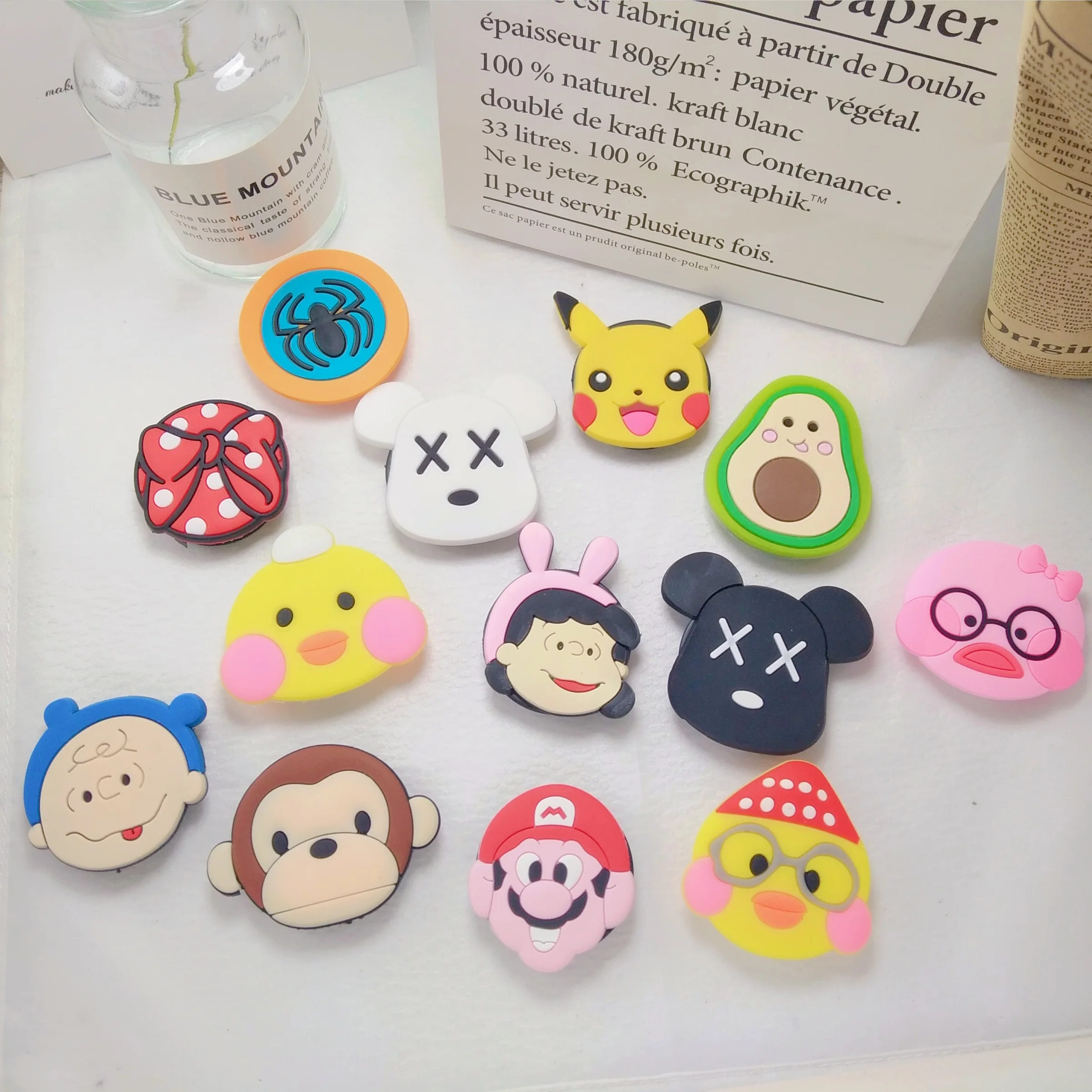 Оптовая продажа автомобильный держатель для телефона с разъемом мультяшный