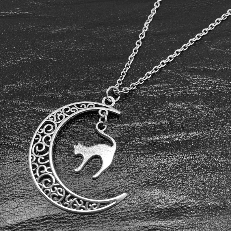

Retro Personality Hollow Moon Cat Pet Fashion Jewelry Necklace