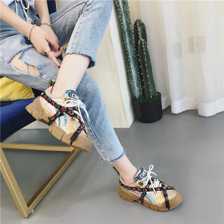 Коричневый Обувь со стразами; женские кроссовки на платформе; zapatos de mujer; модные брендовые женские белые кроссовки со стразами на толстой подошве; кроссовки для папы - Цвет: Коричневый