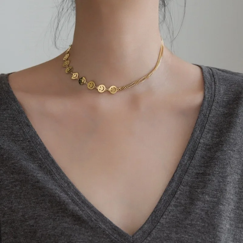 

Модный кулон в стиле хип-хоп с медалью со смайликом, простое ожерелье из титановой стали, необычная цепочка до ключиц, ожерелье для девушек
