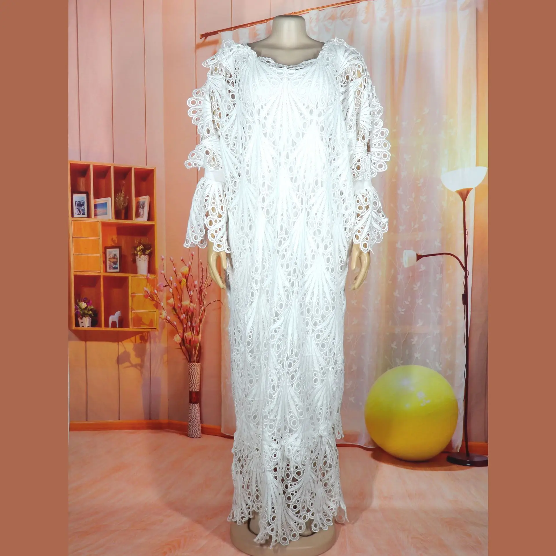 

Elegant Women Solid Chemical Lace Floor-Length Dresses 2021 Spring Hottest Flared Sleeve Gown Dress (Include Underdress )