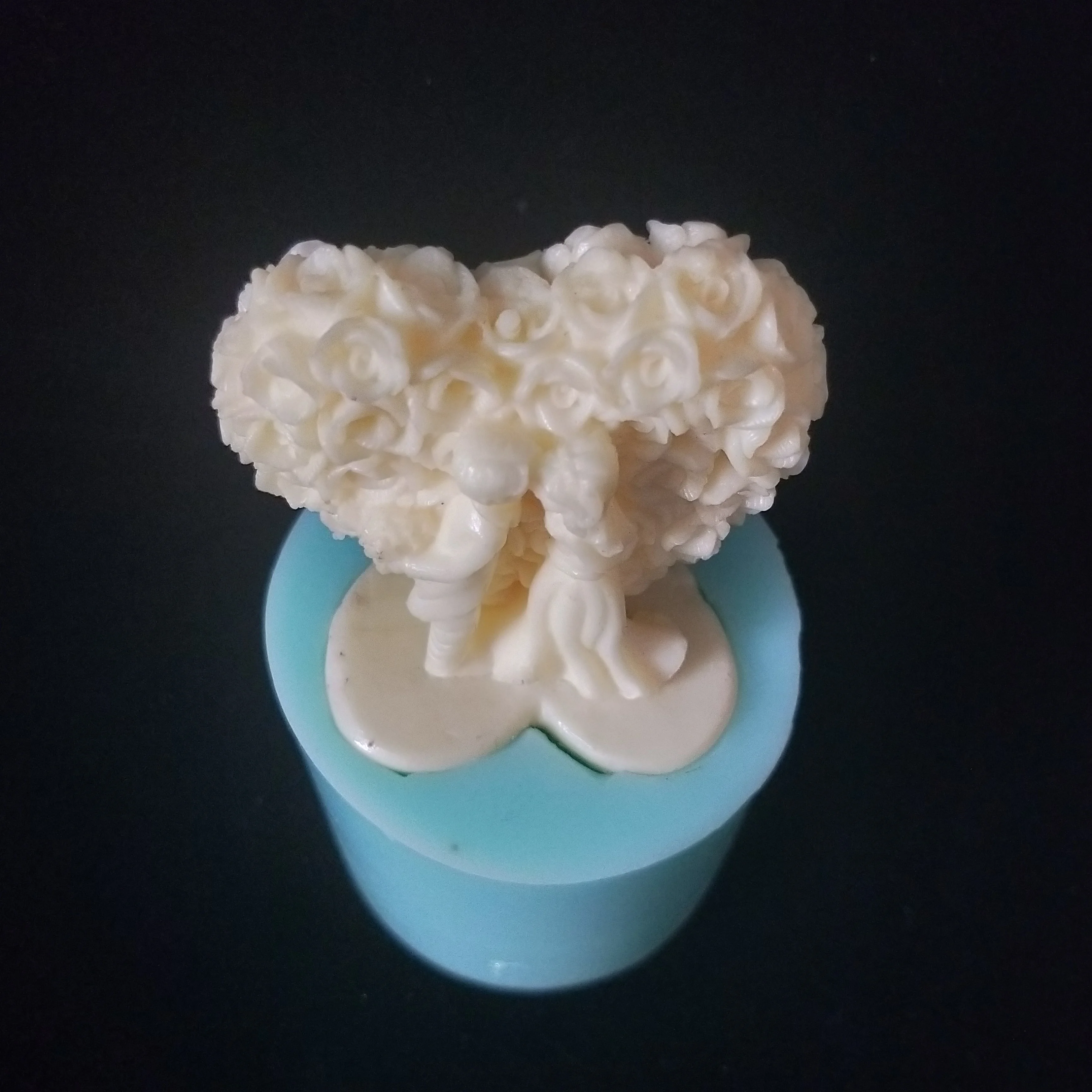 Свадебные формы для невесты и свеча в виде фигурки жениха инструменты