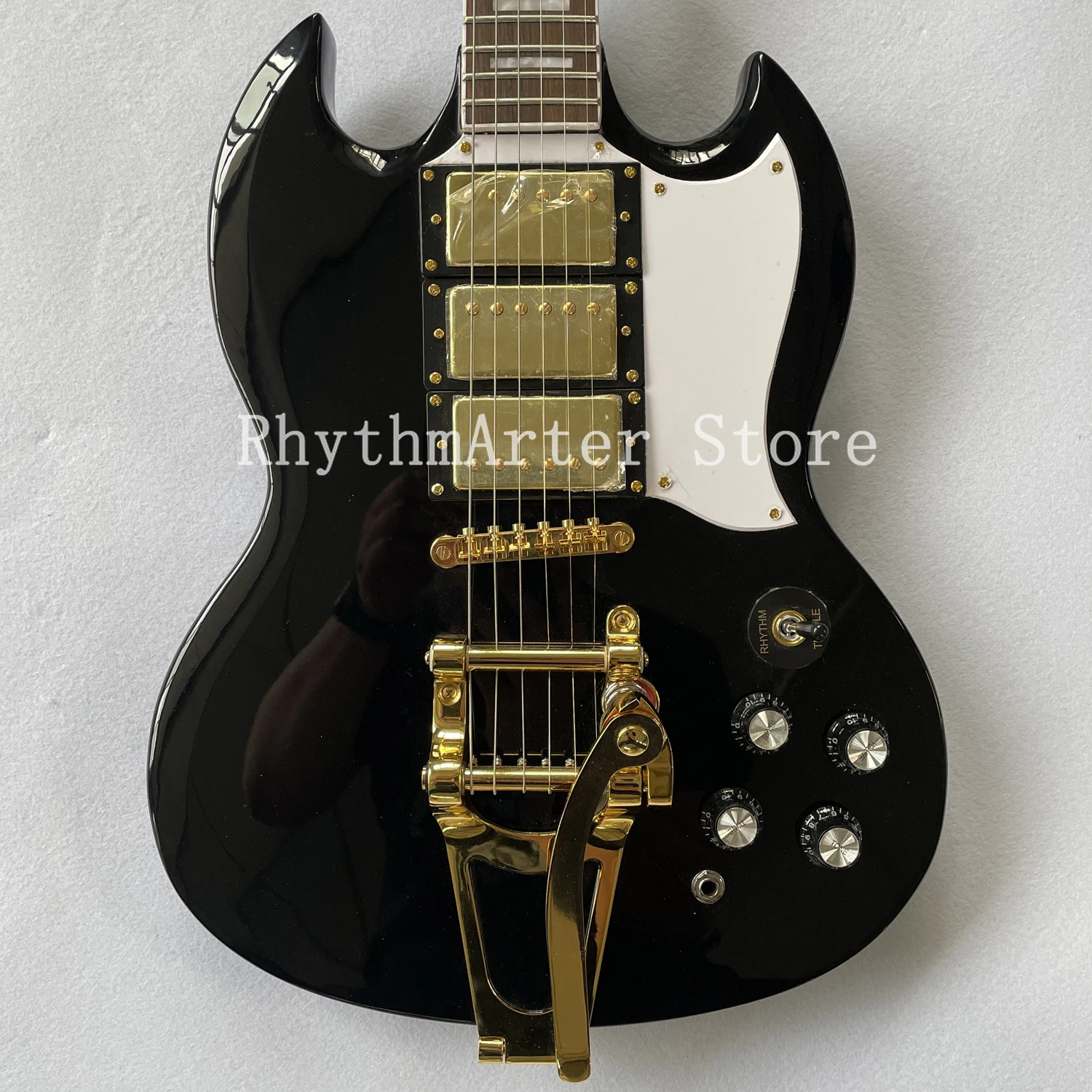 Гитара SG на заказ с ярким черным корпусом фингерборд из палисандра система tremolo