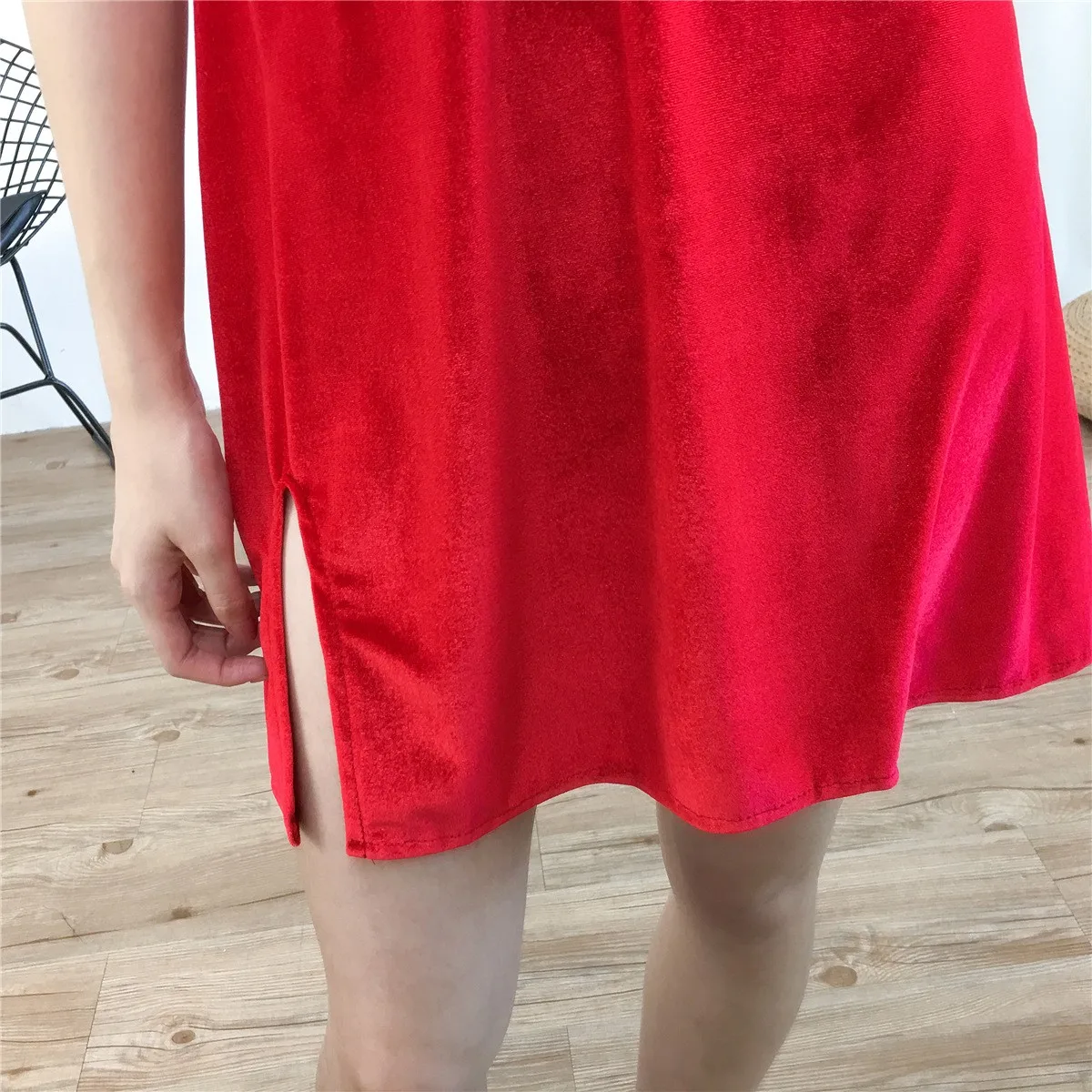 

Women Velvet Spaghetti Strap Nightdress Velour Sleep Dress Autumn New Soft Nightwear Intimate Lingerie Sexy Sleepwear Nightgown