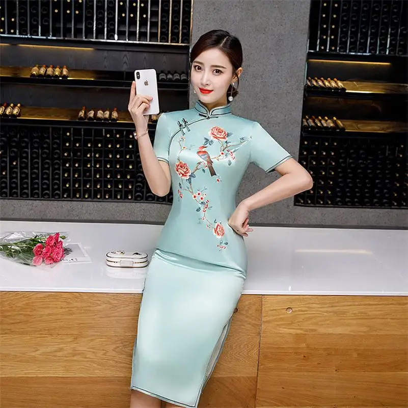 Традиционный для китаянок атласное сексуальное облегающее платье Ципао чонсам