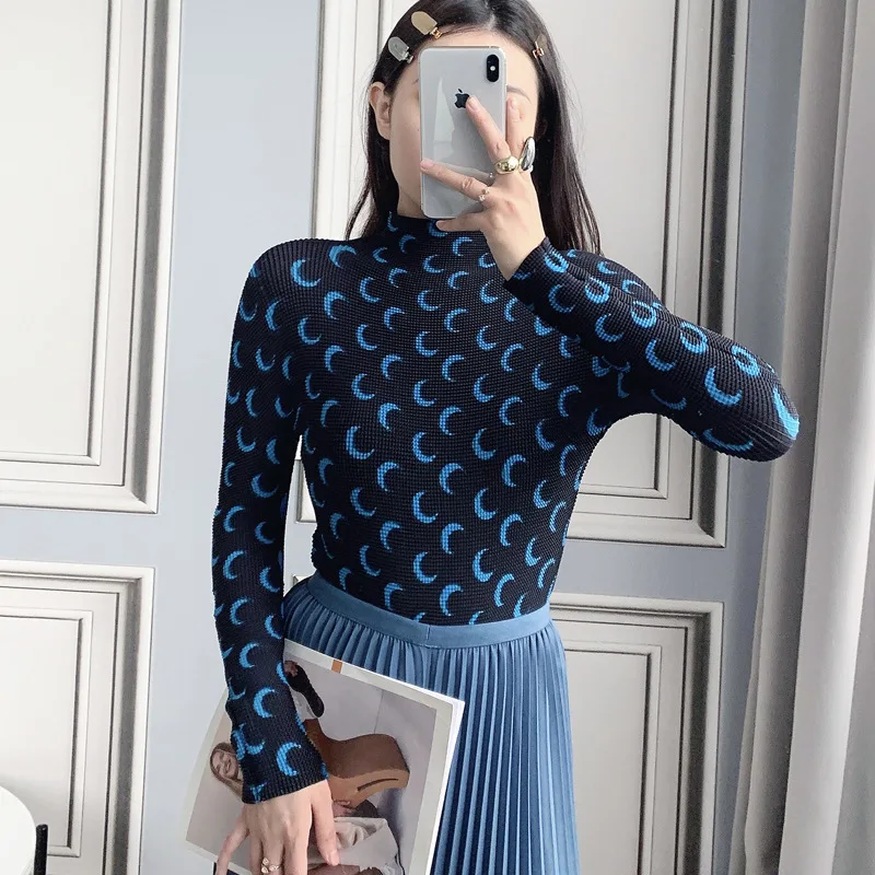 Miyake pleated aesthetic top women 2020 autumn winter moon print slim high elastic crop long sleeve T-shirt bottoming | Женская одежда
