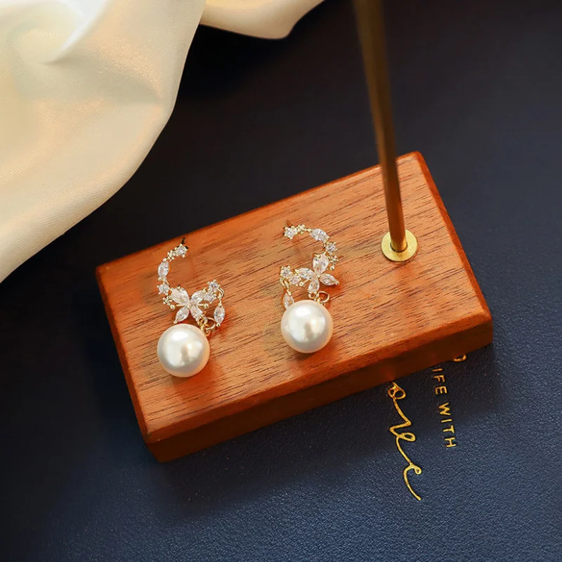 

Women Fashion Leaf Pearl Retro Exquisite Micro Diamond Zirconium Earrings