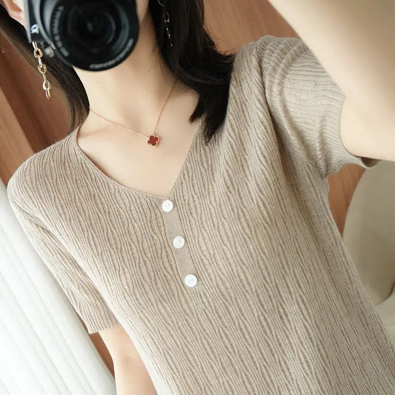 

Loose and thin [200 kg can be worn] ice silk short-sleeved T-shirt female new large size button solid color knitted t-shirt