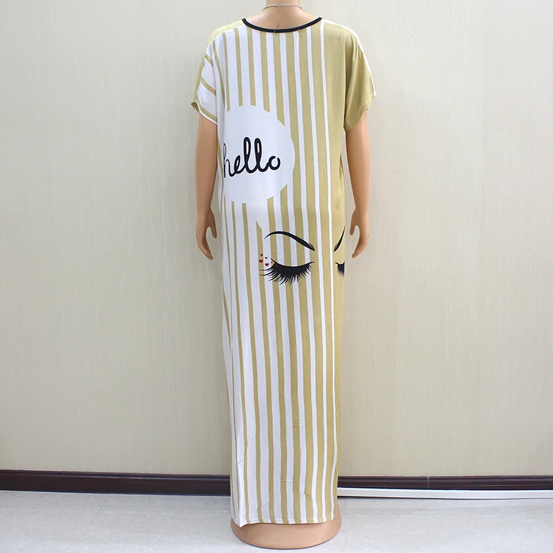 Женское длинное платье в полоску с коротким рукавом и круглым вырезом