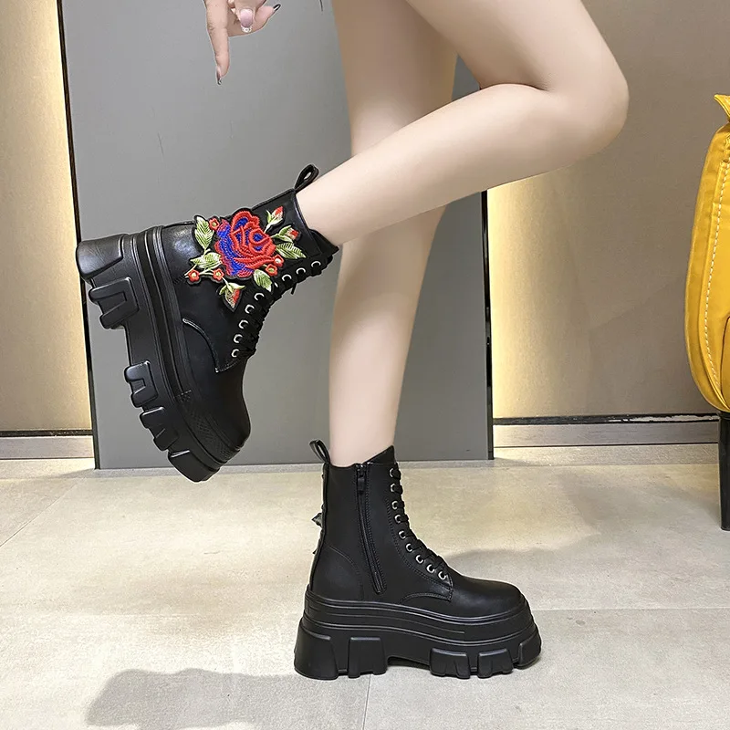 New Winter Boots For Women Fashion Floral Embroidery Lace-up Zipper Botas Mujer Boots Platform Heel Ladies Autumn Shoes