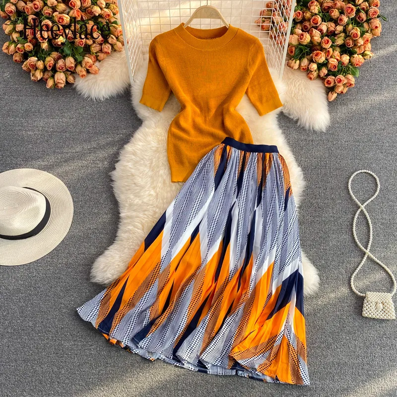

2021 Summer Femme Roupas Fashion Two Piece Sets O-neck Short Sleeve Knit Tops Print Pleated Skirts Outfits Women Suits