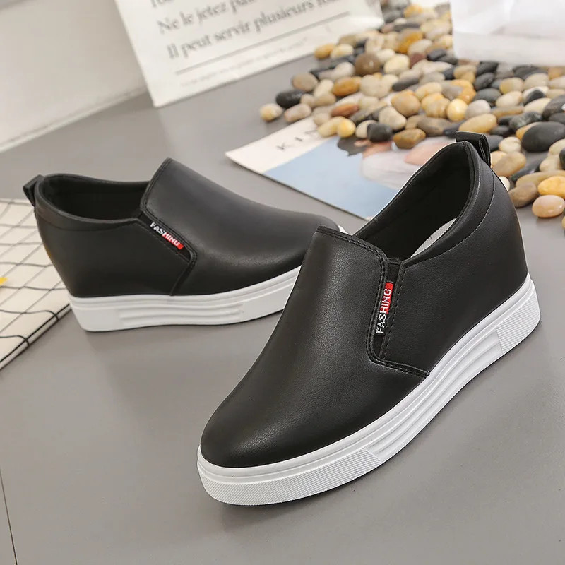 Кроссовки Laarzen женские на платформе спортивные туфли лоферы танкетка белые