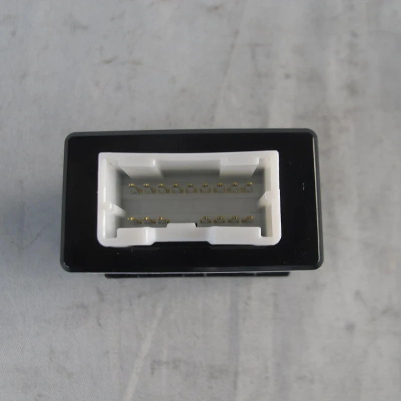 Подлинная консоль AUX USB Jack Assy для hyundai Accent Solaris 2011-2015 961201R000RY 96120-1R000 | Автомобили и
