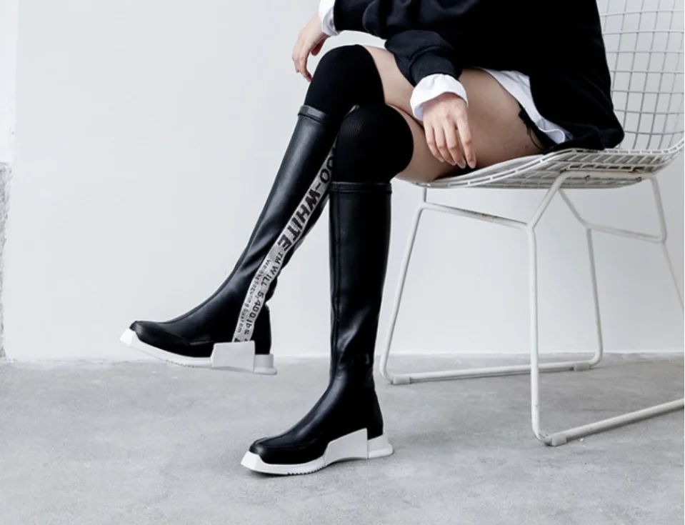Knee boots Женские сапоги выше колена из искусственной кожи на платформе; сапоги до середины икры; Повседневные высокие сапоги на низком каблуке, украшенные буквами; Цвет Черный; A1596 - Цвет: Knee boots