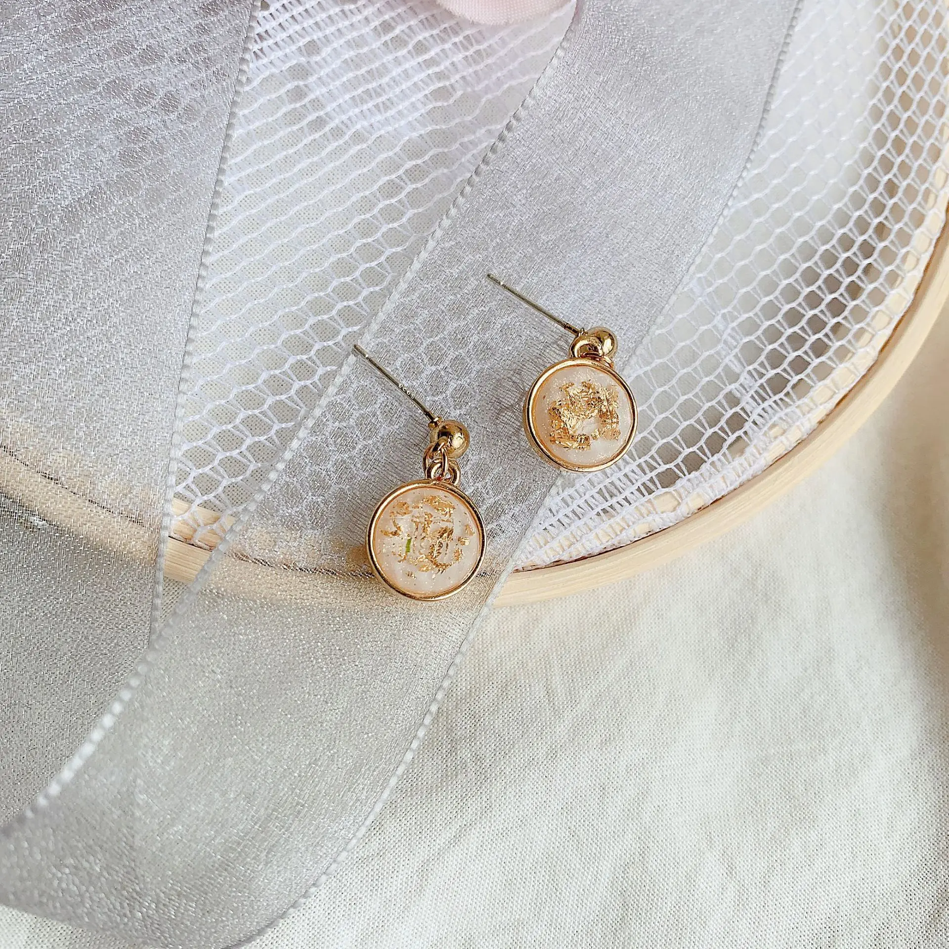 

Vintage Women Gold Leaf Crystal Elegant Sweet Girl Party