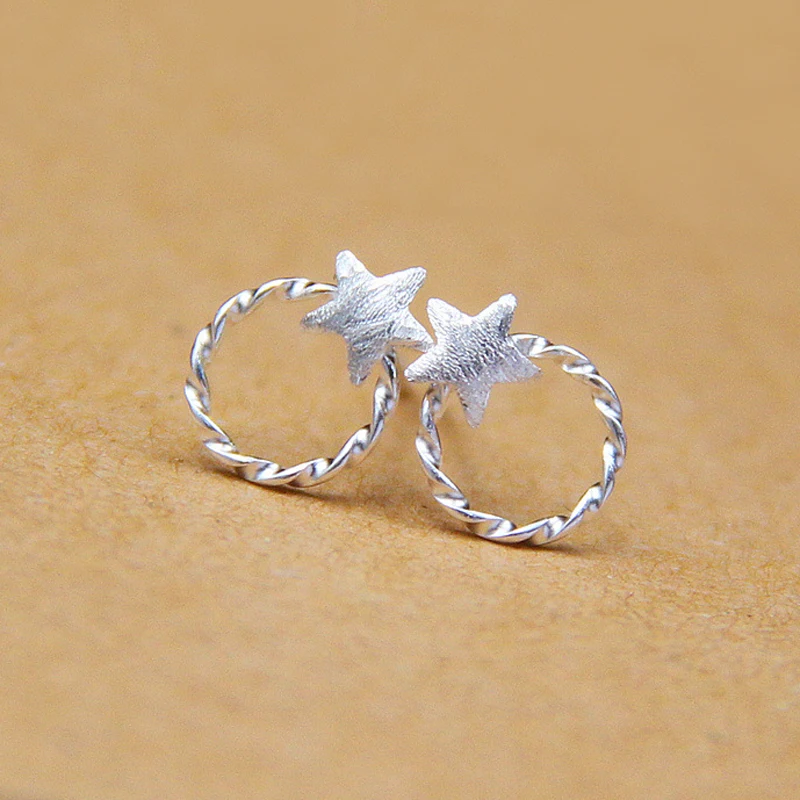 Серьги кольца из серебра 925 пробы маленькие матовые серьги с волнистыми звездами