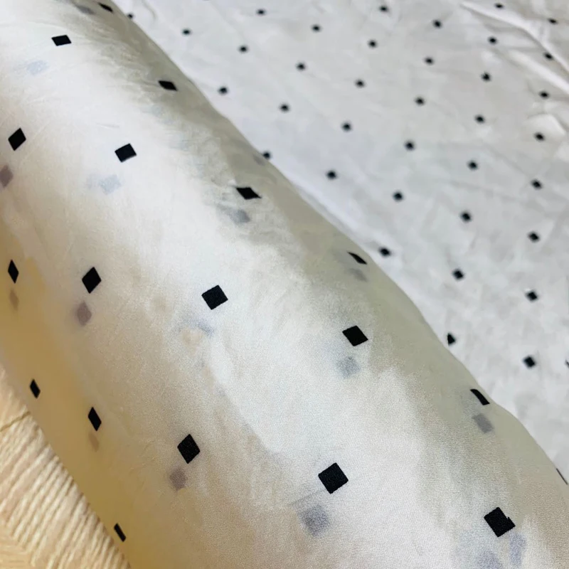 

140CM 18MM Small Grid Print White Silk Crepe Satin Plain Fabric for Summer Dress Blouse Shirt Pants G005