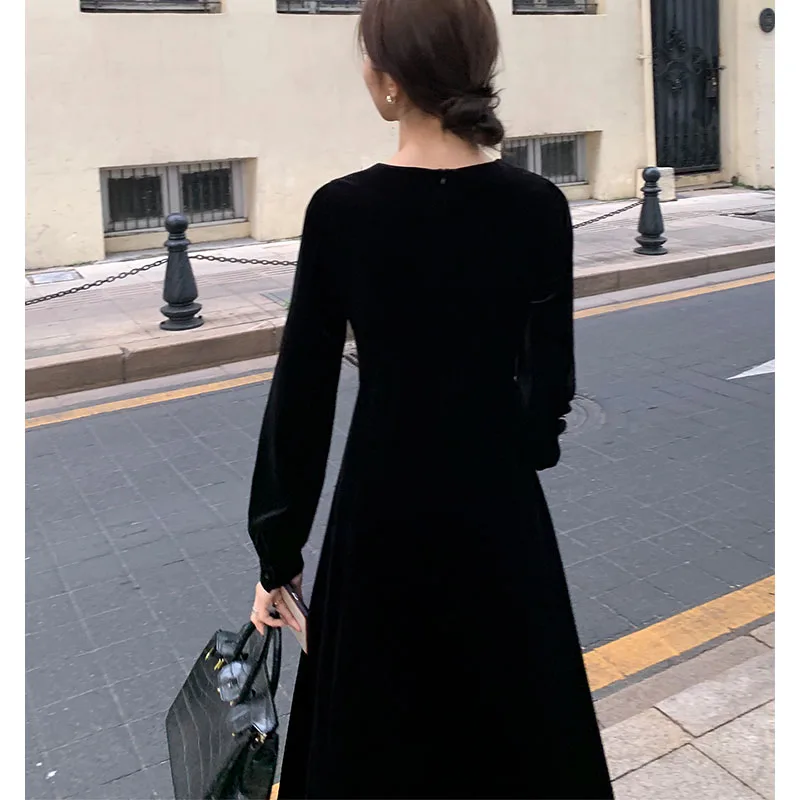 

Autumn and winter dress with French V-neck velvet thickened high-grade dress with waist down and bottom black skirt
