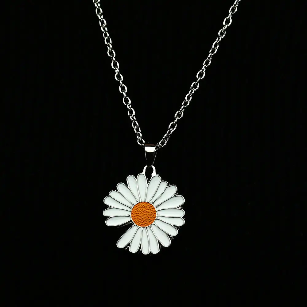 

Daisy Necklace rainbow Choker Couple Pendant necklace for women chain on the neck In line with human aesthetics Women's chain