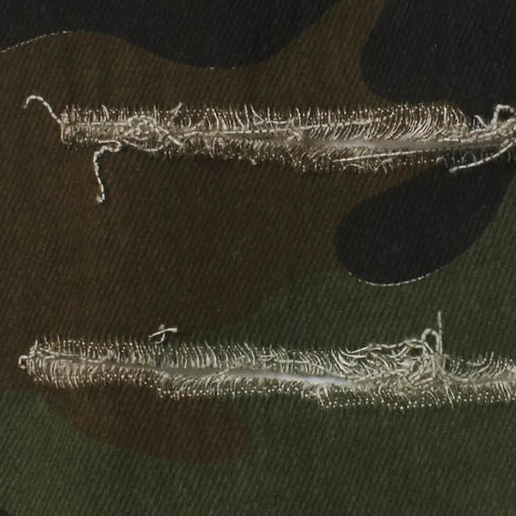 Женские камуфляжные джинсы с дырками и пуговицами на молнии повседневные