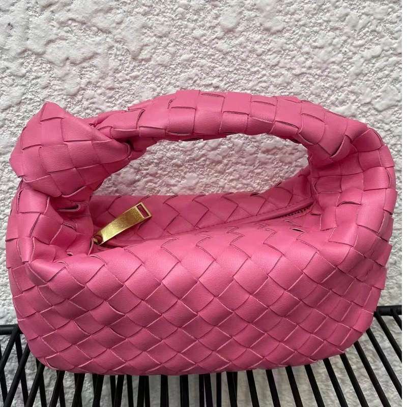 

2021 new fashion high-quality leather handbags fashion simple hot-selling four seasons handbags woven knotted cloud female bag