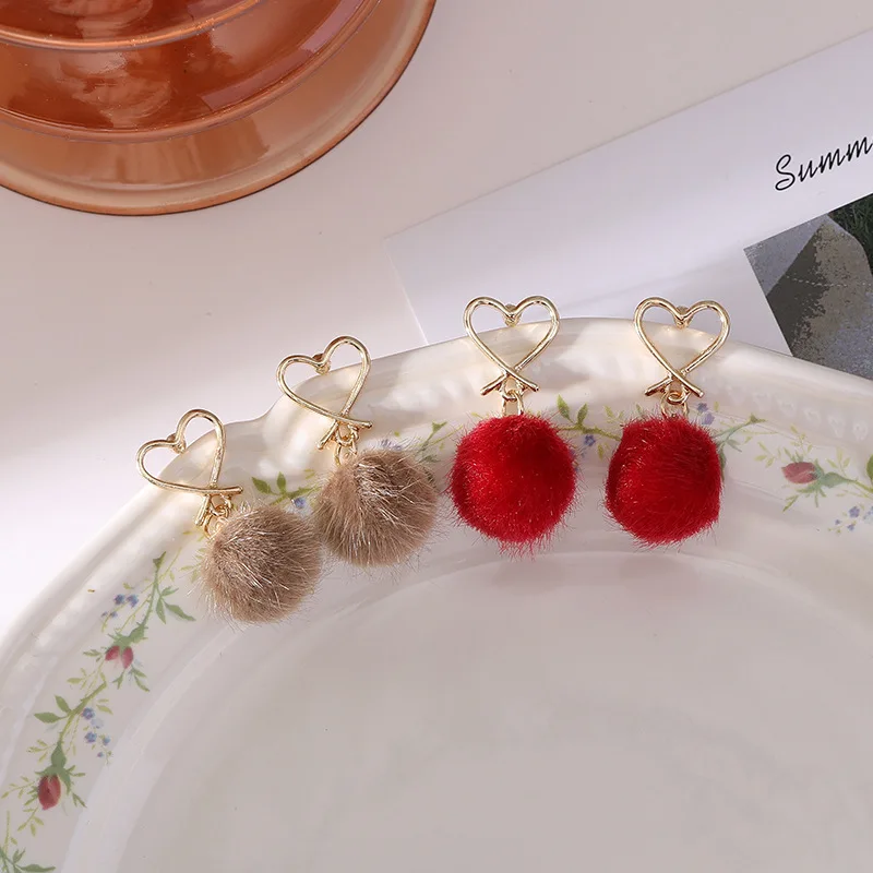 Korean Fashion Metal Heart Stud Earrings for Women Trendy Hair Bulb Jewelry Accessories Earrings for Women 2020 Cute/Romantic