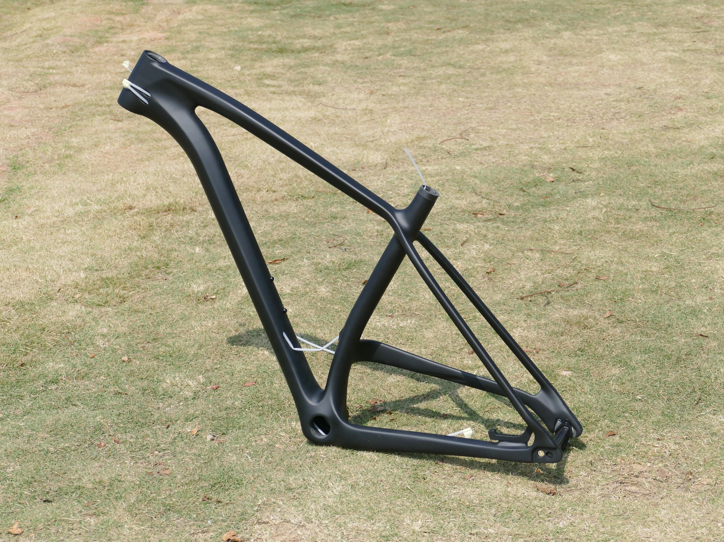 

High Quality Full Carbon 29ER Plus boost Mountain Bike Bicycle Cycling Frame Disc Thru Axle 148mm MTB Frame 17" / 19' / 21"