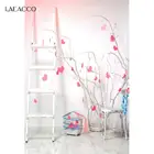 Серый белого пола поставляется в форме сердца на виниловой основе для фотосъемки ко Дню Святого Валентина для маленьких вечерние внутренней лестницей фото фон для фото студии